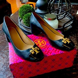 Brand new never worn Tory Burch chunky pump heel.
